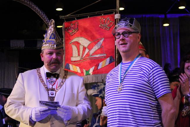 Martin Weber (Sitzungspräsident) ehrte Ralf Döring für 33Jahre Vereinstreue