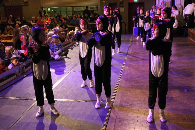 Die Pinguine sind los (showtanz der Kindergarde)