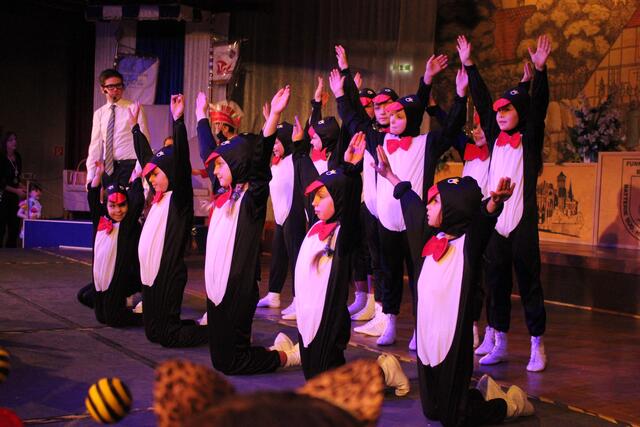Die Pinguine sind los (showtanz der Kindergarde)