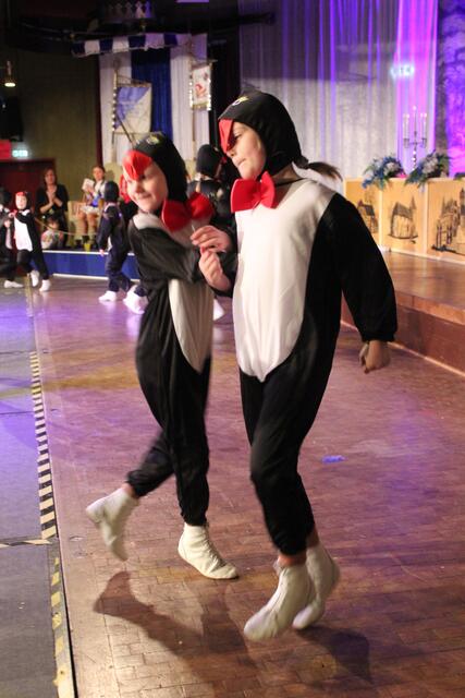 Die Pinguine sind los (showtanz der Kindergarde)
