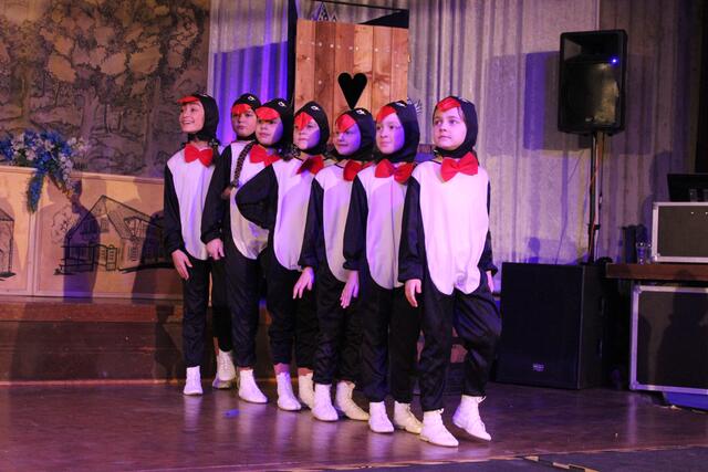 Die Pinguine sind los (showtanz der Kindergarde)