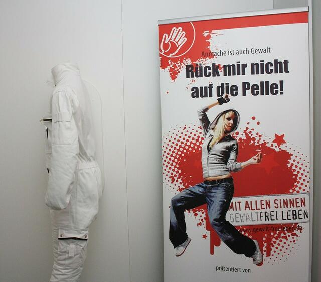 Rück mir nicht auf die Pelle - auch Berührungen können eine Form von Gewalt sein