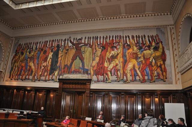 Ein echtes Hodler Gemälde 5x15 Meter. Kaiser Wilhelm mochte es nicht. Als er zu Besuch war, fand er noch einen leeren Platz an der Wand und fragte den Stadtdirektor was denn dort noch hin solle. "Ein Gemälde von Ihnen vielleicht", kam zur Antwort. Darauf soll der Kaiser angemerkt haben: "Aber nicht von Hodler gemalt!"