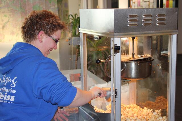 letzte Vorbereitungen am Popcorn