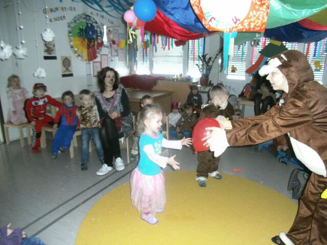 Clowns und Affen bei ihrer Einlage...