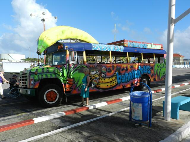 Ausflugbus in Oranjestad