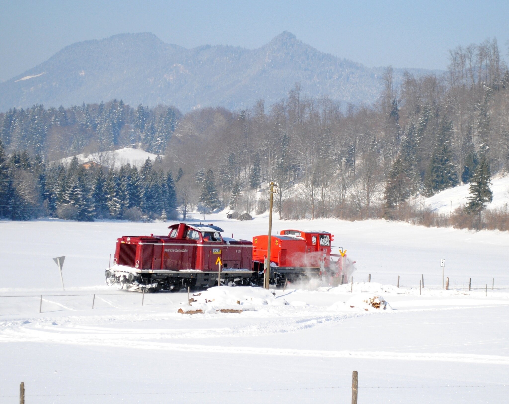 Auch Bei Der Eisenbahn Muss Manchmal Schnee Ger umt Werden Der 