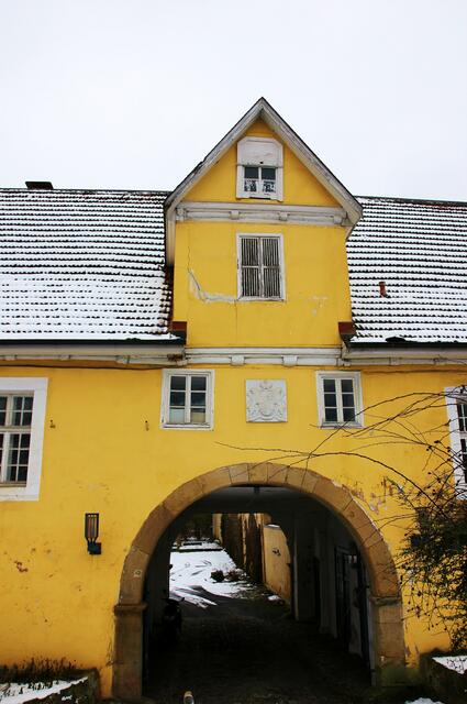 Torbau des Schlosses.
