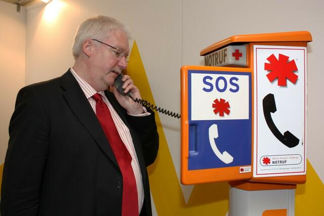 Jörg-Uwe Hahn beim Notruf