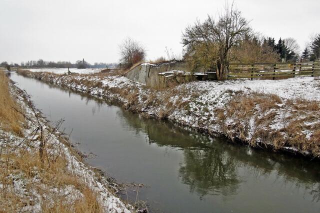 Die Fuhse am Schachtgelände, Blick in Richtung Lauenthaler Mühle.