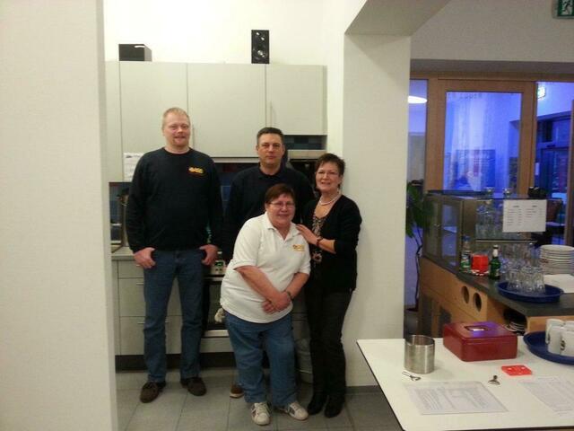 Garanten für eine zufriedene Kundschaft: (v.li.) Das ehrenamtliche Service-Team Jörg, Michael, Barbara und Ilona.