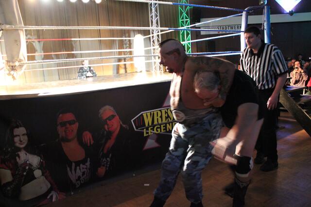 Bushwacker Luke gegen Outlaw Ron Bass