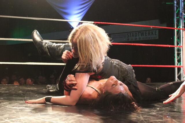 Kathie Lea vs. Layla Rose