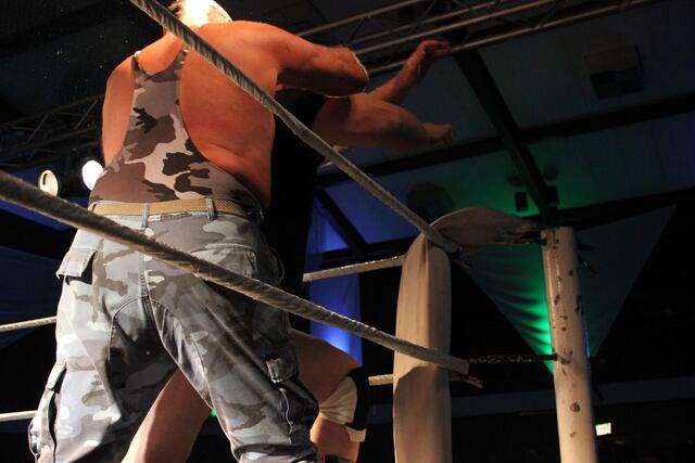 Bushwacker Luke gegen Outlaw Ron Bass
