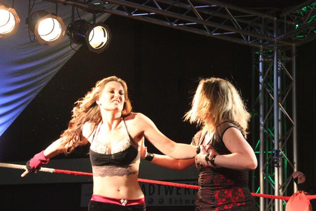 Kathie Lea vs. Layla Rose