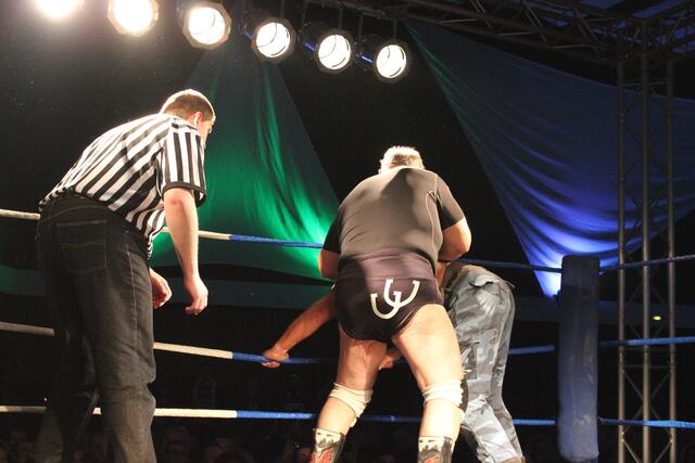 Bushwacker Luke gegen Outlaw Ron Bass