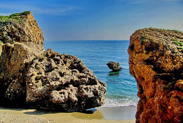 Am Strand von Nerja Andalusien