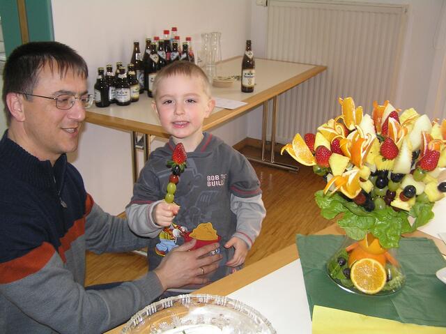 Einen riesen Fan hat der Strauß schon gefunden!