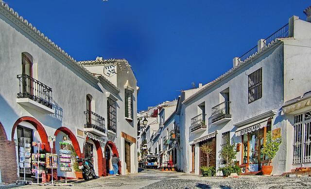 Frigiliana Andalusien Ausgangspukt für Alpine Wanderungen und Schluchtenwanderungen