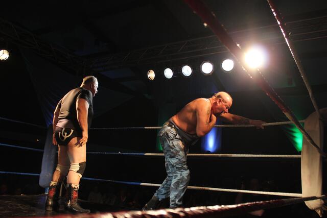 Bushwacker Luke gegen Outlaw Ron Bass
