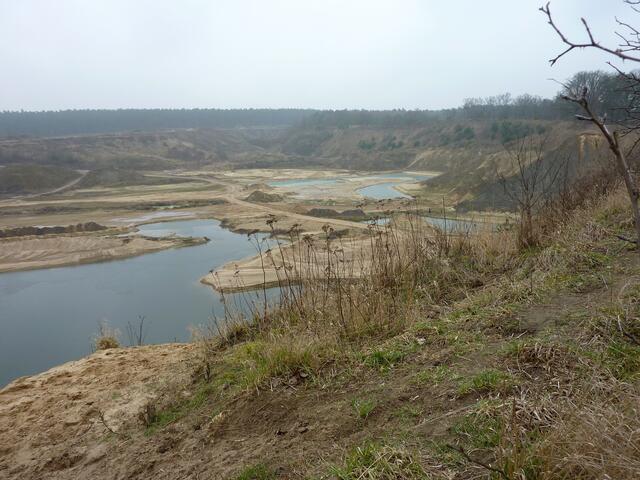 Ein letzter Blick in die Abbaugrube nach ihrer Umrundung.