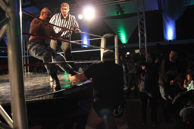 Bushwacker Luke gegen Outlaw Ron Bass