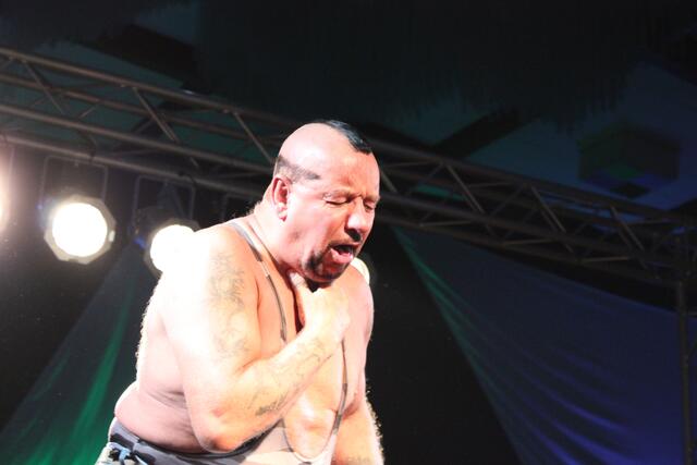 Bushwacker Luke gegen Outlaw Ron Bass