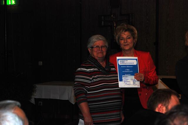 Irmgard Scheibenbogen und Margit Däubler bedankten sich für den zweiten Platz.
