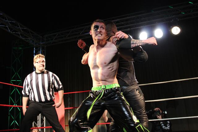 Rob Raw vs. Ludy Lohan