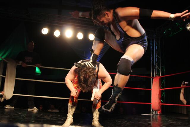 Jerry Sags (ein Teil der Nasty Boys) und Joe Legend vs. Beatings R Us