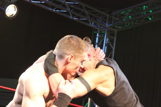 Rob Raw vs. Ludy Lohan