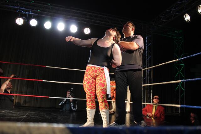Jerry Sags (ein Teil der Nasty Boys) und Joe Legend vs. Beatings R Us