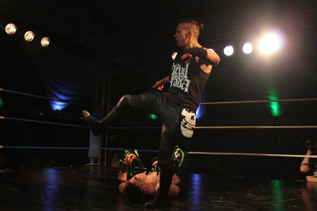 Rob Raw vs. Ludy Lohan