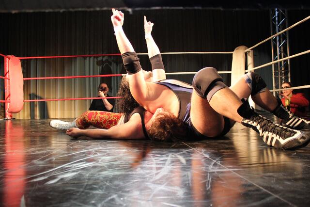 Jerry Sags (ein Teil der Nasty Boys) und Joe Legend vs. Beatings R Us