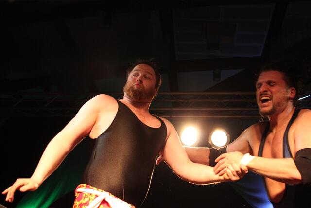 Jerry Sags (ein Teil der Nasty Boys) und Joe Legend vs. Beatings R Us