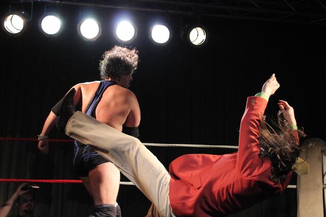 Jerry Sags (ein Teil der Nasty Boys) und Joe Legend vs. Beatings R Us