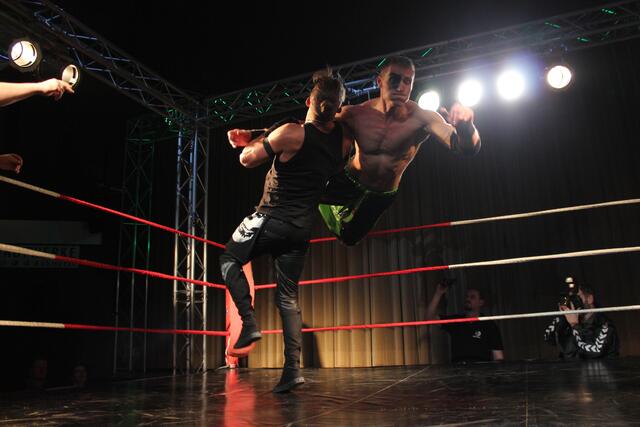 Rob Raw vs. Ludy Lohan