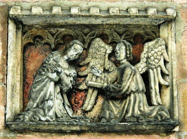 Relief an der Aussenfassade