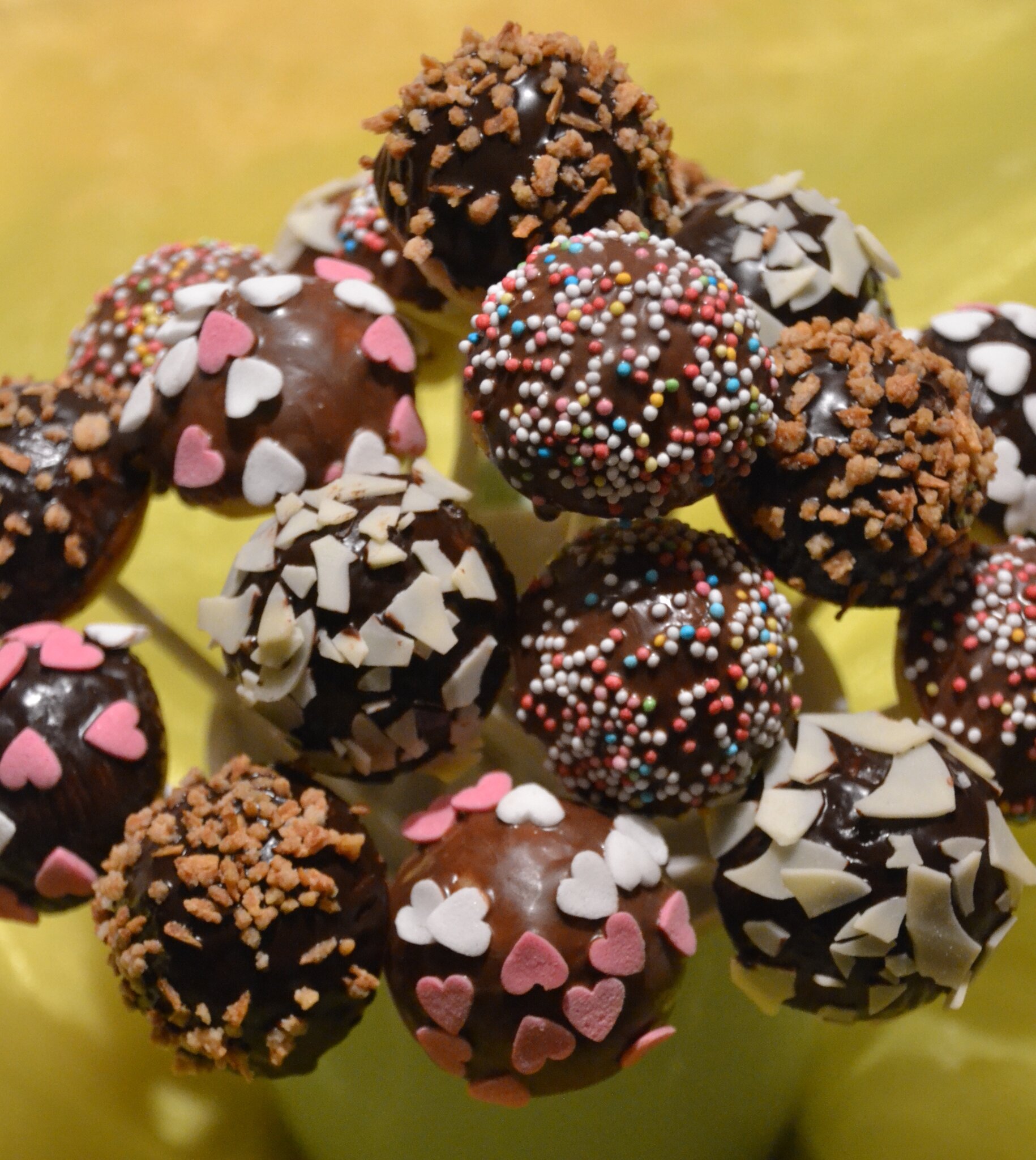 Rezepttipp: Cake Pops - Kuchen am Stiel - Langenhagen Rezepttipp: Cake Pops - Kuchen am Stiel - Langenhagen