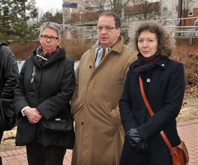 Nahmen an der Feierstunde teil: Bezirksbürgermeisterin Brigitte Schlierenkamp vom Bezirksrat Ahlem-Badenstedt-Davenstedt (l.) und Bezirksbürgermeisterin Christine Ranke-Hcek vom Bezirksrat Döhren-Wülfel.