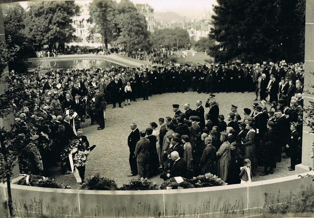 Einweihung des Ehrenmals