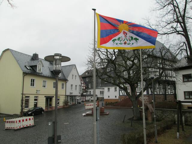 vor dem alten Rathaus in Battenberg (Eder). So zeigte sich der Marktplatz am 09.03.2013.