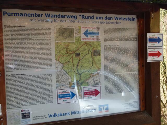 Die Hinweistafel beim Waldwanderparkplatz wurde ebenfalls erneuert und informiert am Ausgangspunkt der Wanderwege "Rund um den Wetzstein" über sehens- und wissenswertes am Wanderweg.