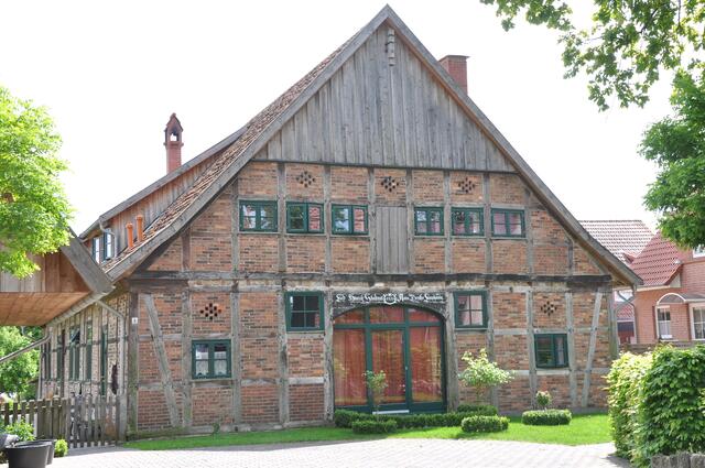 Im Detail - Mellendorf im Burgdorfer Land © OKOK TELEVISION