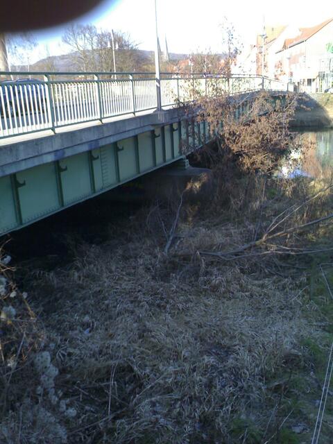 Alfeld: Wird hier links vom Pfeiler die Zufahrt zum Kombi-Pass gebaggert ?