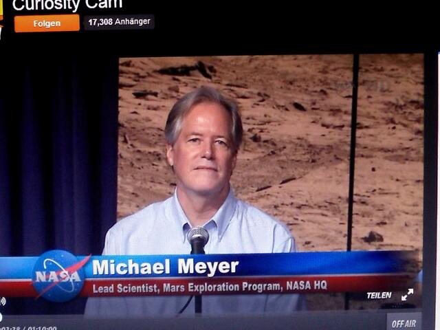 . . . der NASA-Wissenschaftler, Michael Meyer überraschte bei der Pressekonferenz die Zuhörer . . .