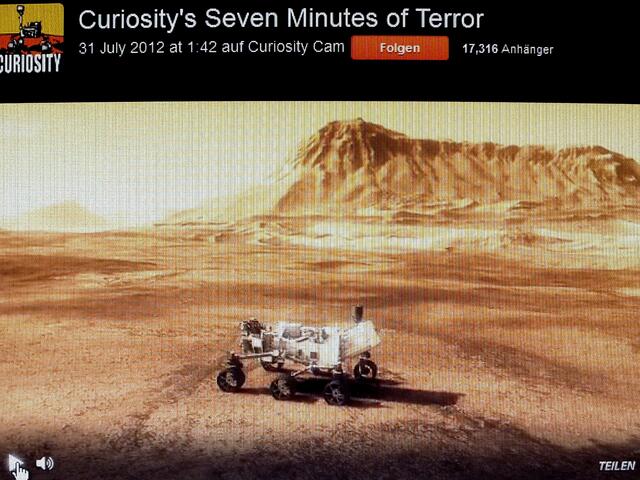 . . . der Mars Rover "Curiosity" nach seiner Landung im August 2012 auf dem "Roten Planeten" Mars . . .