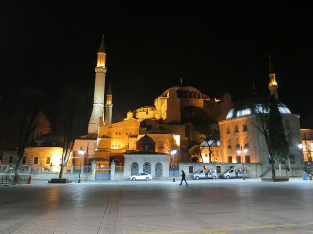 Die Hagia Sophia beeindruckt auch bei Nacht