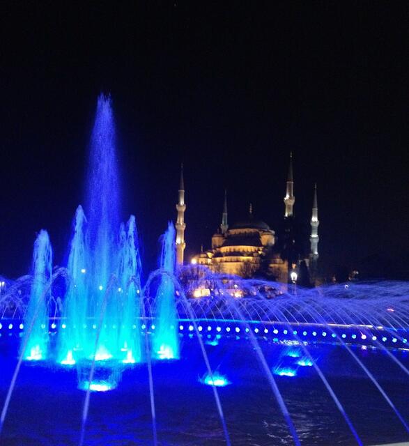 Istanbul beeindruckt bei Tag und Nacht.