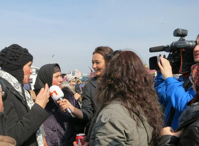 Sogar das türkische Fernsehen hat Interesse an der kulturell gemischten Frauengruppe